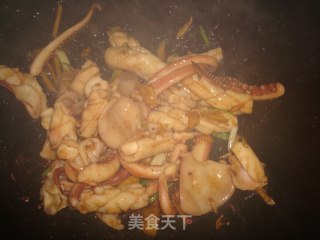 西兰花炒鲜尤的做法步骤：7