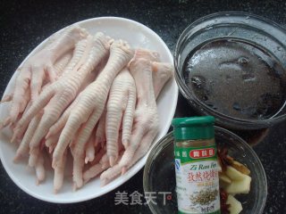 特制鸡脚的做法步骤：1