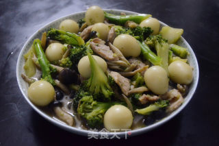 西兰花蟹味菇炖鹌鹑蛋的做法步骤：12