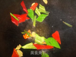 辣椒炒猪利的做法步骤：2