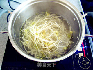 爽口惹味的“白灼豆芽茼蒿”的做法步骤：3