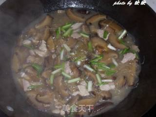 香菇粉丝肉汤的做法步骤：11