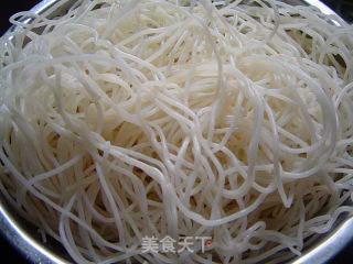 【福州家常菜】熟鱼煮粉干的做法步骤：5