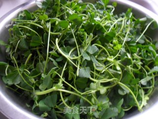 清炒草头的做法步骤：1