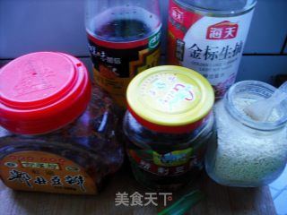 青蒜炒腊肠的做法步骤：2