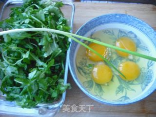 荠菜炒鸡蛋的做法步骤：1