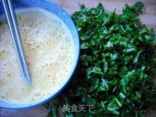荠菜炒鸡蛋的做法步骤：2