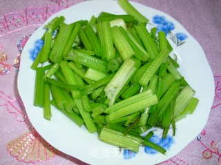 芹菜山药条的做法步骤：2
