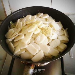 白菜（黄芽菜）肉丝炒年糕的做法步骤：5