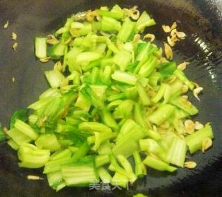 应季家常菜--虾皮菜心的做法步骤：4