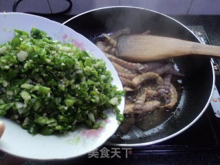 【虾爬子炒青辣椒】的做法步骤：4