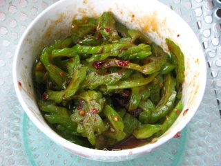 【将减肥进行到底】老干妈拌苦瓜的做法步骤：7