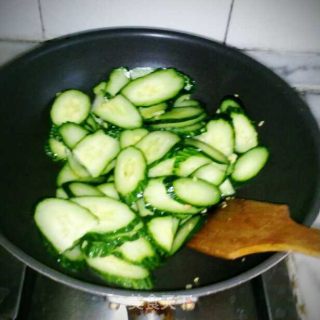 姜香黄瓜的做法步骤：3