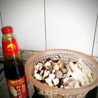 蚝油双菇的做法步骤：1