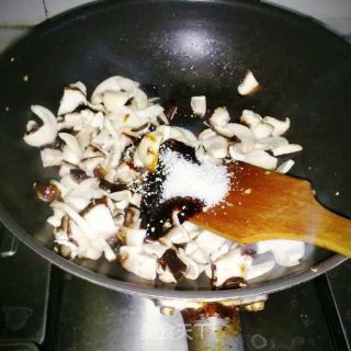 蚝油双菇的做法步骤：3