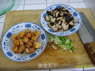 香菇烧豆腐的做法步骤：2