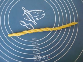 香香脆脆我爱吃——鸡蛋脆麻花的做法步骤：5