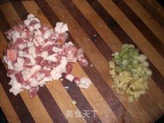 干煸豆角的做法步骤：1