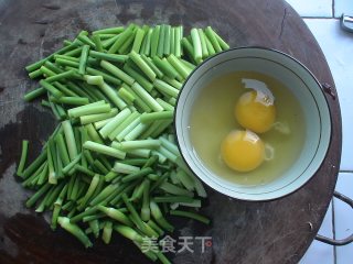 【蒜薹炒鸡蛋】----家常菜的做法步骤：1