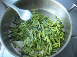 【蒜薹炒鸡蛋】----家常菜的做法步骤：4
