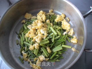 【蒜薹炒鸡蛋】----家常菜的做法步骤：5
