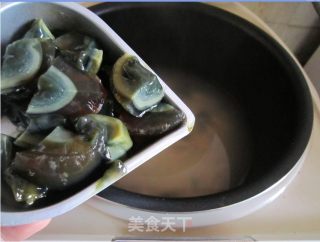 皮蛋瘦肉粥的做法步骤：9