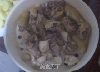 红烧土豆鸡块的做法步骤：1