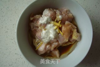 宫保鸡丁的做法步骤：1