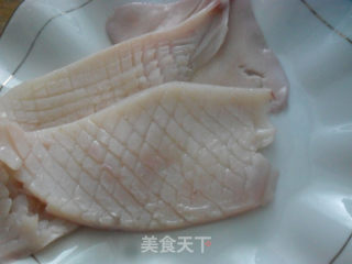 爆炒鱿鱼的做法步骤：1