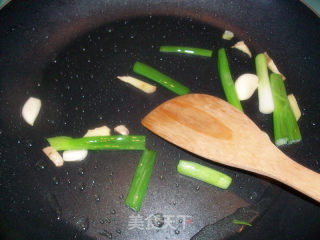 鱼丸鱼豆腐炒时蔬的做法步骤：2
