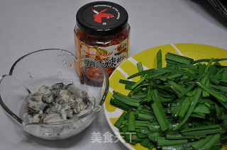 蛤喇肉炒韭菜的做法步骤：1