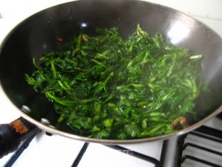 从地头到盘子--百分百绿色健康食疏 茼蒿变身记的做法步骤：7