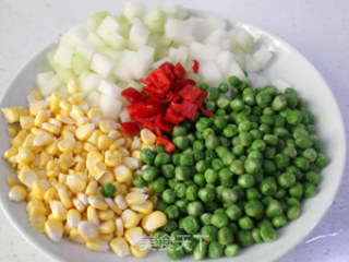 ｛健康素食｝春季减肥菜谱 豌豆炒冬瓜的做法步骤：1