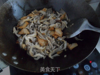 平菇炒肉片的做法步骤：6