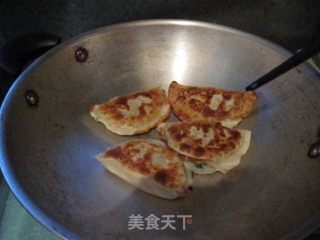 董姨家薄皮大馅韭菜盒子的做法步骤：7