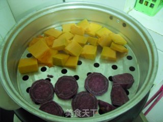 紫薯肉松团的做法步骤：1