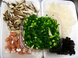 菜饭一锅香——菌菇魔芋菜饭的做法步骤：1