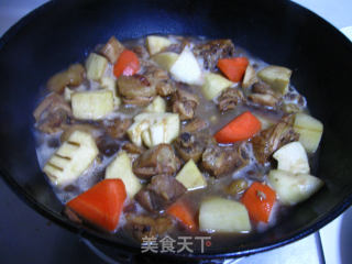 竹笋土豆烧鸡块的做法步骤：10