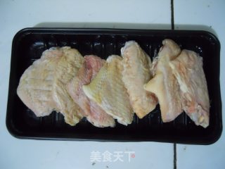 可乐鸡翅的做法步骤：1