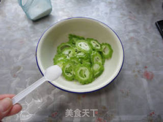 奇味苦瓜的做法步骤：3