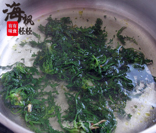 荠菜腊肠煲仔饭（微波菜肴）的做法步骤：2