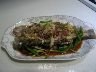 独家秘制非一般美味的飘香鲈鱼（肉滑嫩嫩味香飘飘） 我的秘系列三的做法步骤：14