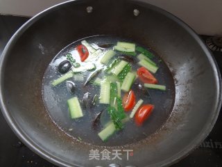皮蛋黄瓜汤的做法步骤：4