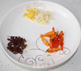 ｛素食｝只需5分钟的快手家常小炒 麻香娃娃菜的做法步骤：1