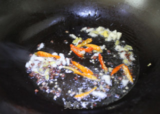 ｛素食｝只需5分钟的快手家常小炒 麻香娃娃菜的做法步骤：3