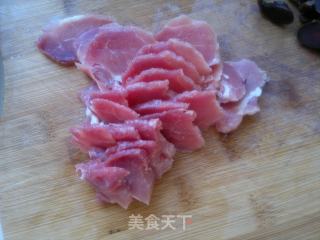 蒜苔炒鸭板肠的做法步骤：2