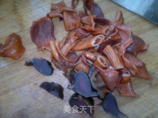 蒜苔炒鸭板肠的做法步骤：3