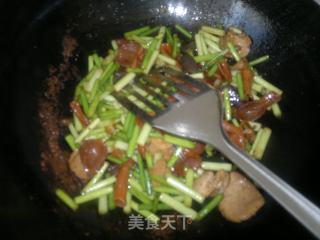 蒜苔炒鸭板肠的做法步骤：5