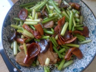 蒜苔炒鸭板肠的做法步骤：6