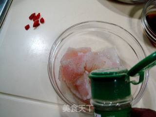 莴笋溜鱼片的做法步骤：1